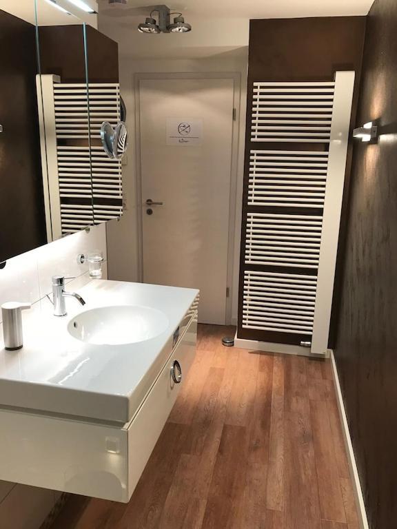 Exclusive Fewo In Warnemuende, 150M To The Beach, 2 Bathrooms, 2 Bedrooms, Sauna, Wifi And Much More. Rostock Eksteriør billede