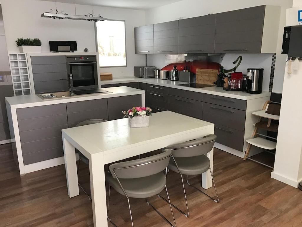 Exclusive Fewo In Warnemuende, 150M To The Beach, 2 Bathrooms, 2 Bedrooms, Sauna, Wifi And Much More. Rostock Eksteriør billede