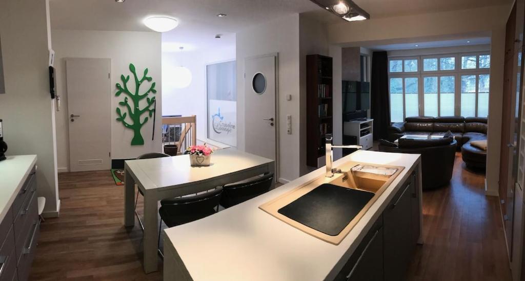 Exclusive Fewo In Warnemuende, 150M To The Beach, 2 Bathrooms, 2 Bedrooms, Sauna, Wifi And Much More. Rostock Eksteriør billede